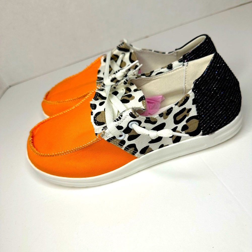 HEY DUDE STYLE SLIP ON SNEAKERS